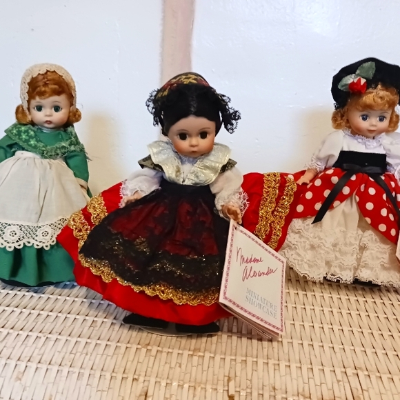 Madamme Alexander Other - Madamme Alexander Collectible Dolls, Sicily, Ireland, and Germany